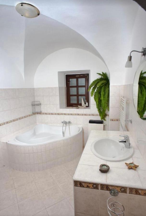 Vip Miku Apartman 2 Mikulov Esterno foto